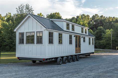 The Denali Bunkhouse Is A Three Bedroom Tiny Home Made For Big Families