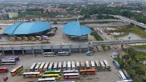 Pemudik Masih Berdatangan Ke Terminal Pulogebang Di Lebaran Hari Kedua