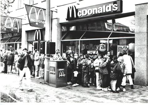 Tak wyglądał pierwszy McDonald s w Poznaniu Działał od 1994 roku Mamy