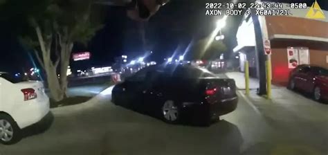 Policía Dispara Contra Joven Que Comía Una Hamburguesa Dentro De Su Coche Estacionado Video