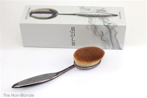 Artis Elite Collection Oval 8 Brush The Non Blonde