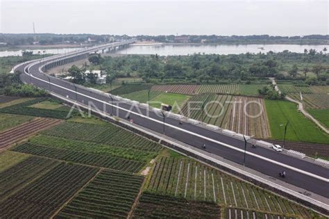 Uji Coba Pembukaan Jembatan Kretek Ii Antara Foto