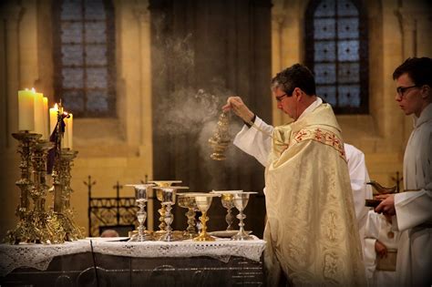 Lencens Dans La Liturgie Esprit De La Liturgie