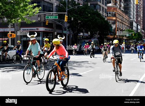 Five Boro Bike Tour In NYC Street Scene New York City USA Stock