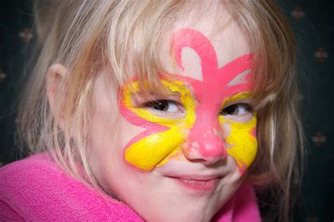 Fille Avec La Peinture De Visage Image Stock Image Du Peinture