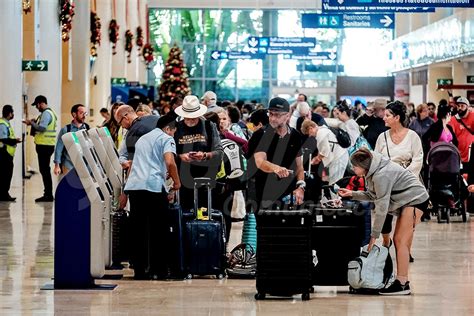 El Aeropuerto De Canc N Con Operaciones