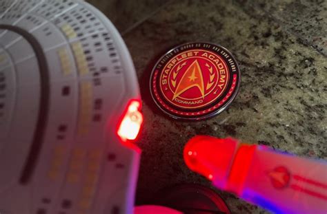 Star Trek Qi Wireless Charger Review Fameteks Charger That Beams