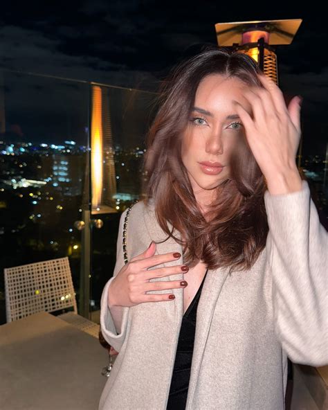 alejandra amarilla 1