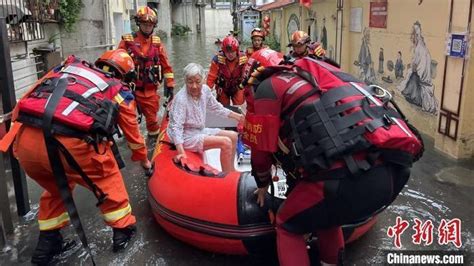 湖北宜昌暴雨致局地积水 消防营救疏散60余人凤凰网