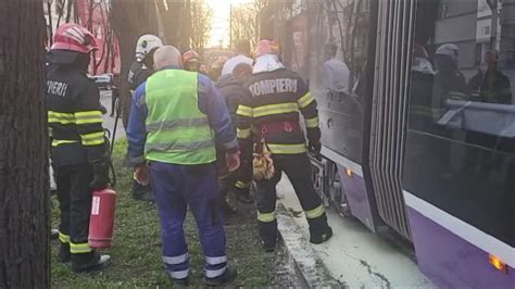 Un tramvai Bozankaya a luat foc în fața prefecturii la Timișoara YouTube