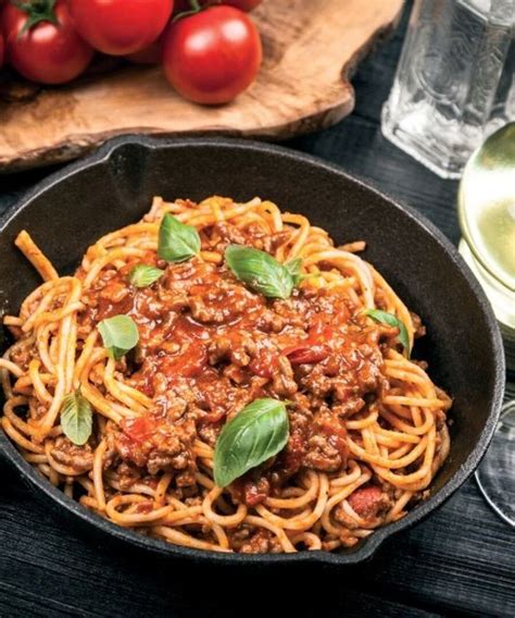 Przepis na Spaghetti z domowym sosem Bolognese Czyli Jak ugotować i