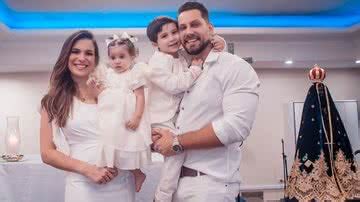 Kamilla Salgado mostra fotos do batizado de sua filha Eliéser