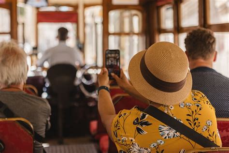 Kombi Lissabon Hop On Hop Off Bus Straßenbahn und Bootstickets