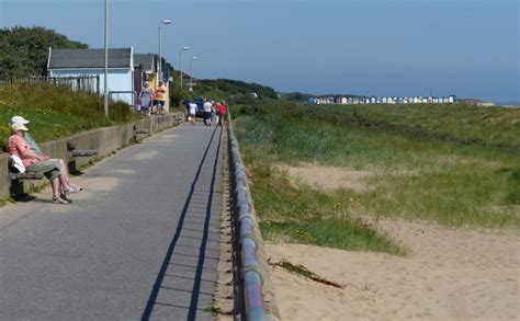 Beach Huts And Promenade At Chapel St © Mat Fascione Cc By Sa20