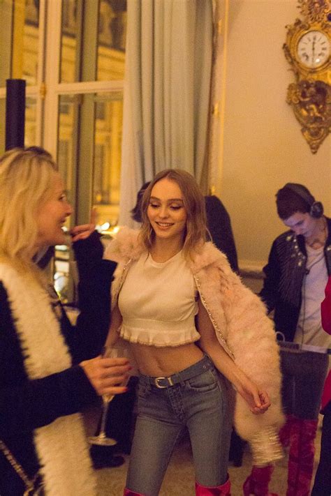 Lily Rose Depp à la soirée Vogue Chanel au Ritz à Paris 3 new