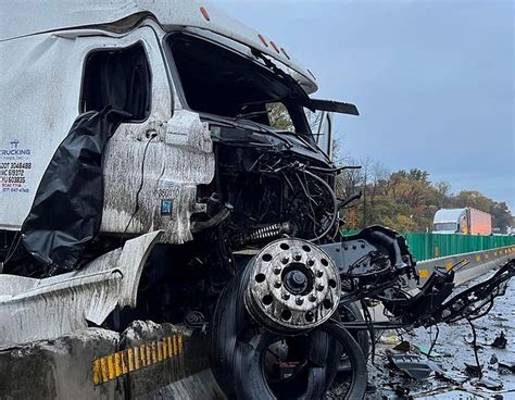 2 Tractor Trailers Crash Shut Down Thruway Near Liverpool For 6 Hours