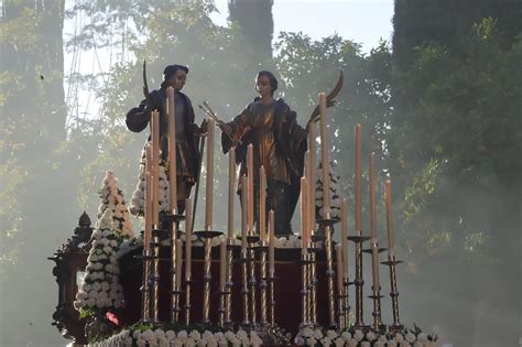 Las Im Genes De San Acisclo Y Santa Victoria Procesionan Por El Entorno