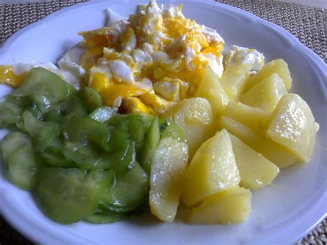 Bratkartoffeln Mit Spinat Und Pochiertem Ei Rezept Kochbar De