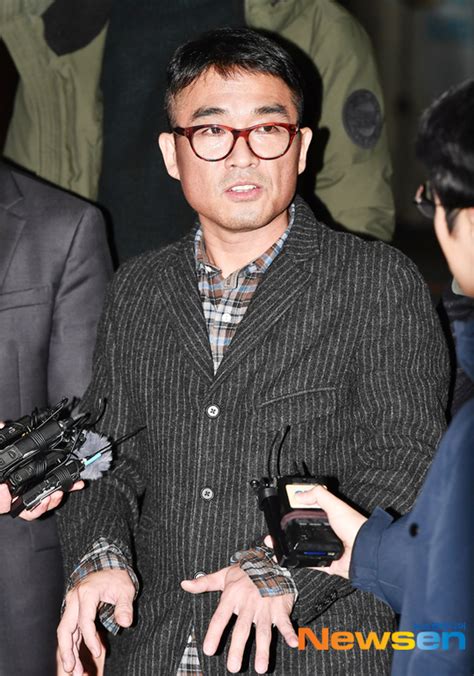 경찰 “김건모 성폭행 혐의 조만간 수사 마무리” 손에 잡히는 뉴스 눈에 보이는 뉴스 뉴스엔