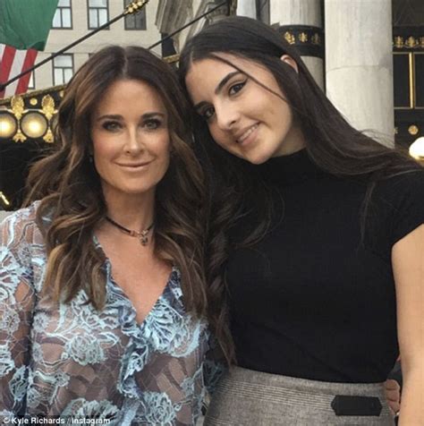 Real Housewives Of Beverly Hillss Kyle Richards And Her Daughter