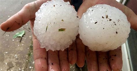 G Tempestade No Texas Tem Granizo Do Tamanho De Bolas De Beisebol