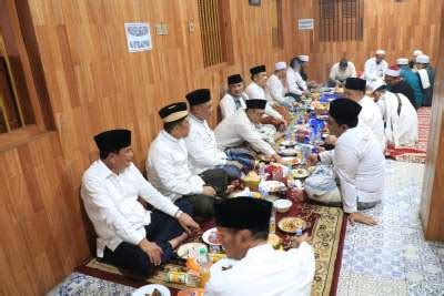 Detak Banten Tiga Bacalon Bupati Tangerang Hadiri Haul Abuya Uci Cilongok