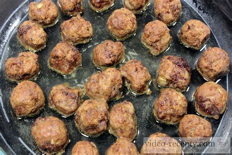 Pečené mäsové guľky Köttbullar IKEA so smotanovou omáčkou recept a