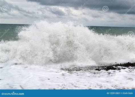 Ondas Bonitas Do Mar Que Espuma Quebrando Imagem De Stock Imagem De