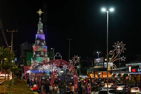 Rvore De Ponta Negra Acesa Dando In Cio Ao Natal Em Natal Hilneth