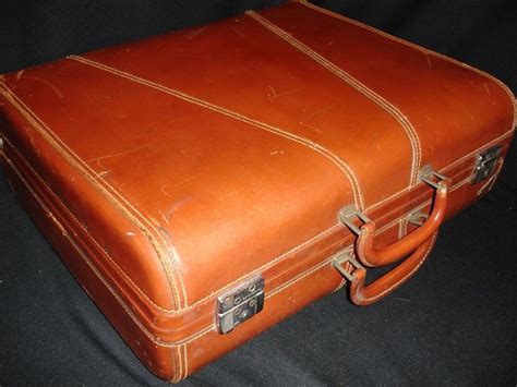 Vintage Large 1950s Wheary Colonel Suitcase 23x18x8 Awesome