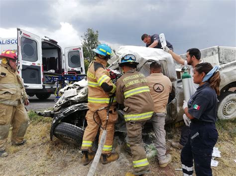 Choque Entre Camión De Carga Y Pickup Deja Saldo De Una Persona