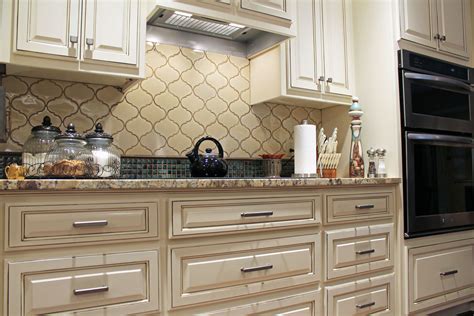 Traditional Kitchen Backsplash Photos – Things In The Kitchen