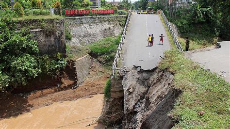 Banjir Meluas Pengungsi Bertambah Kompas Id