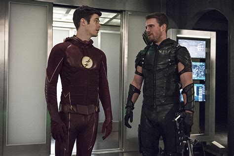 The Flash Arrow Crossover Exec Producers And Teddy Sears On Big