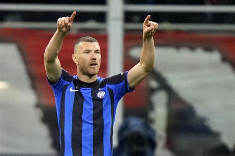 Edin Dzeko Sheimaafaisal