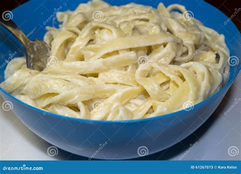 Fettuccine Alfredo Pasta En Cuenco Imagen De Archivo Imagen De