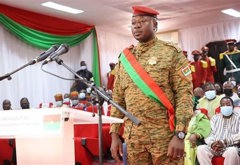 Le chef du coup d État au Burkina Faso approuve la formation d un