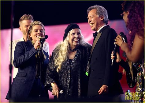 Joni Mitchell Gives First Performance in Years at Pre-Grammys Tribute ...