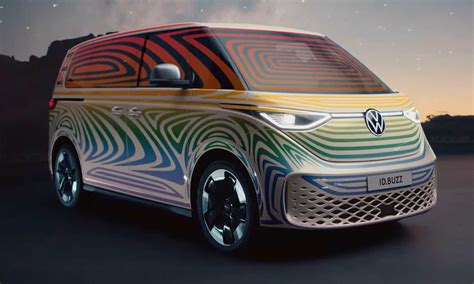 Volkswagen Kombi 2023 elétrica aparece em teaser - Auto+ TV