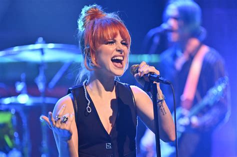 Hayley Williams Pauses Concert to Stop Fight | POPSUGAR Entertainment