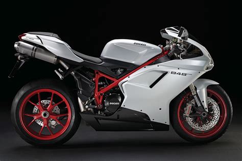 Ducati 848 Evo (2010-2012) Review | Speed, Specs & Prices