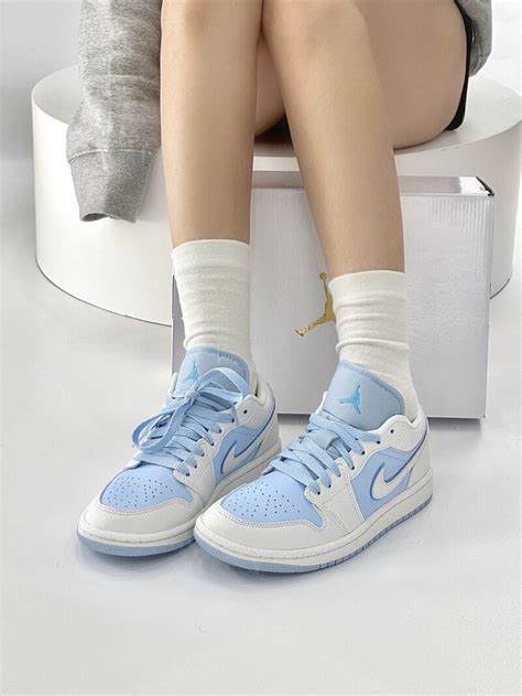 イスブルー NIKE AIR JORDAN1 Low SE Reverse Ice Blue イスブルー