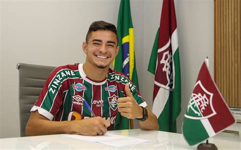 Fluminense acerta renovação de contrato zagueiro Felipe Andrade