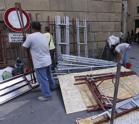 Piazza Salimbeni Rimosse Ieri Le Impalcature