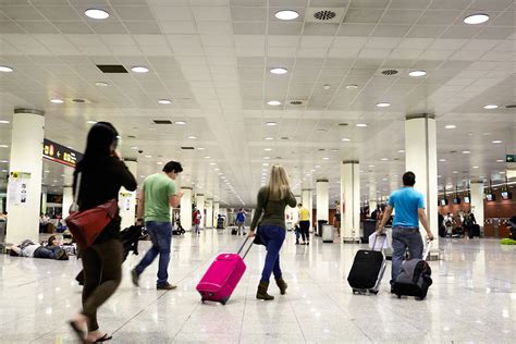 Cómo funciona el transporte y seguimiento del equipaje en los aeropuertos