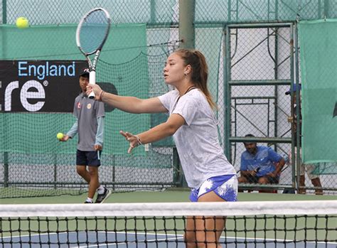 Dàn hot girl tennis Việt kiều đọ sắc đẹp thi tài năng trên sân nhà