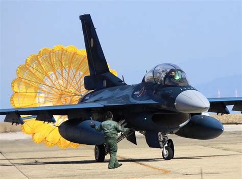 F-2 Japan https://www.facebook.com/BuruinparusuZhuChengJiDenoKong Jet ...