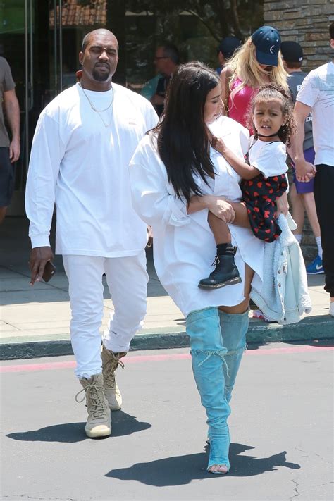 Photo Kim Kardashian Et Kanye West Avec Leur Fille North Lors D Une