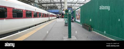 Lner Azuma Train At Platform 19 Waverley Station Edinburgh Stock