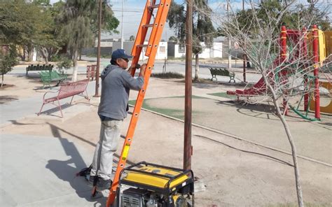 Avanza programa de instalación de luminarias en Lerdo El Sol de la